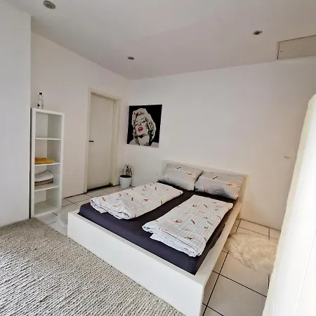 Gruppenfreundliches Apartment Herzogenaurach Esterno foto